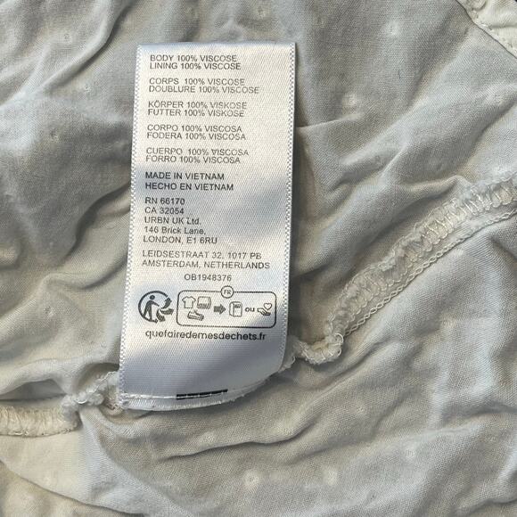 Urban Outfitters White Romper Size SP Ruffle‎ Coquette Cottagecore Smocked Waist - Picture 8 of 8